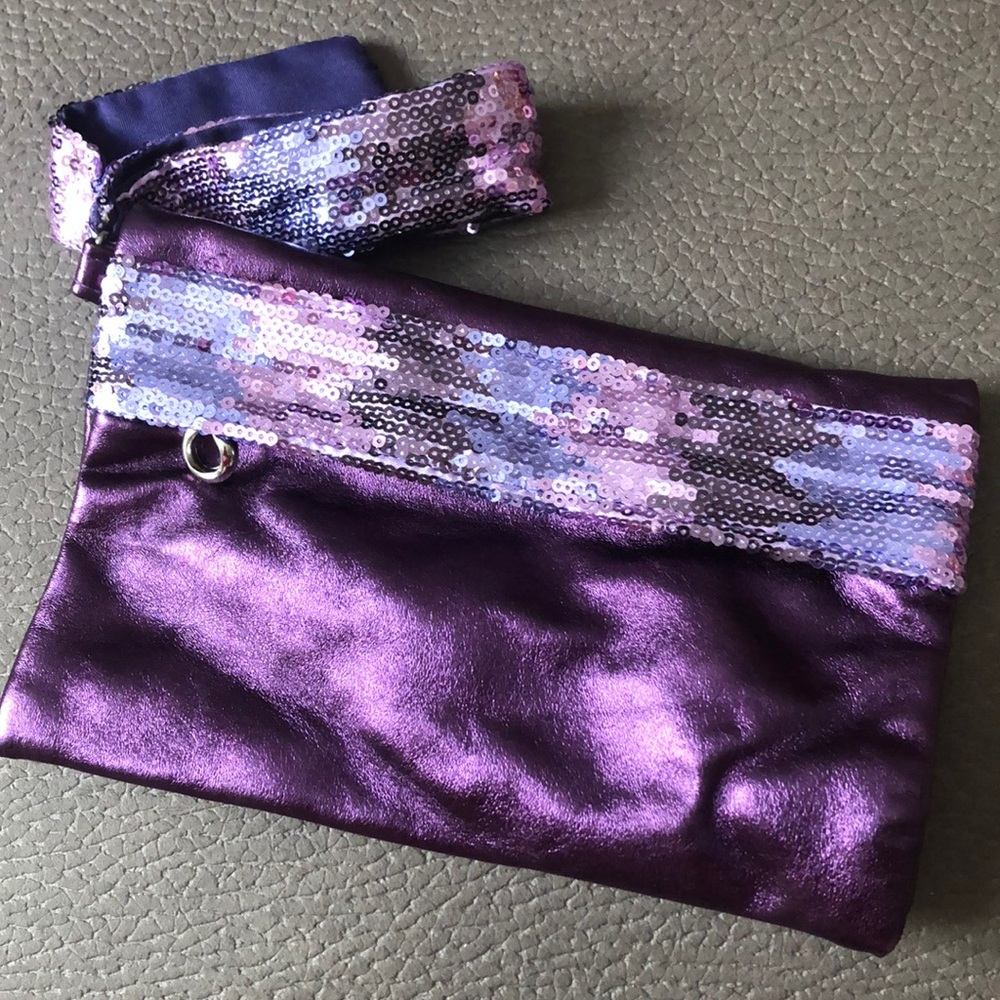 Wristlet bag (5$ as add on)